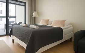 City Home Finland Big Luxury Suite - Spacious Suite With Own Sauna, One Bedroom And Furnished Balcony Next To Train Station